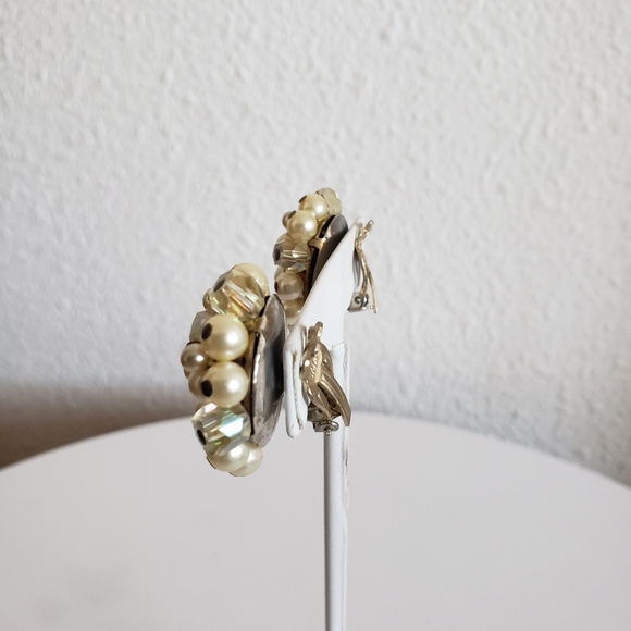 Vintage Japan glass pearl cluster earring faceted AB crystal beads clipons - Picture 10 of 10